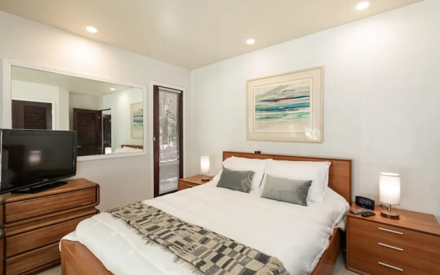 photo 4 of Skyhill Oasis W/ Hot Tub Walk To Universal 4 Bedroom Home
