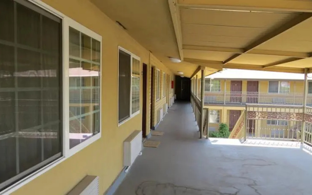 photo 2 of Skylark Motel