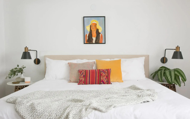 photo 2 of Sleek 2Br in Hollywood Hills by Sonder