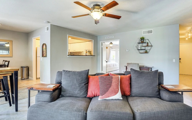 photo 5 of Sleek Phoenix Condo: Walk to Biltmore Fashion Park
