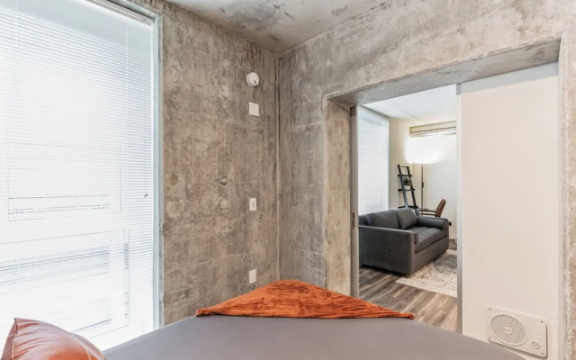 photo 5 of Sleek DT Cleveland Apt at City Club