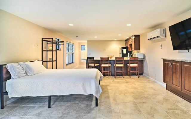 photo 4 of On-site Pond: Sleek Largo Studio < 7 Mi to Beach!