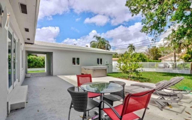photo 3 of Sleek Miami Shores Residence With Hot Tub