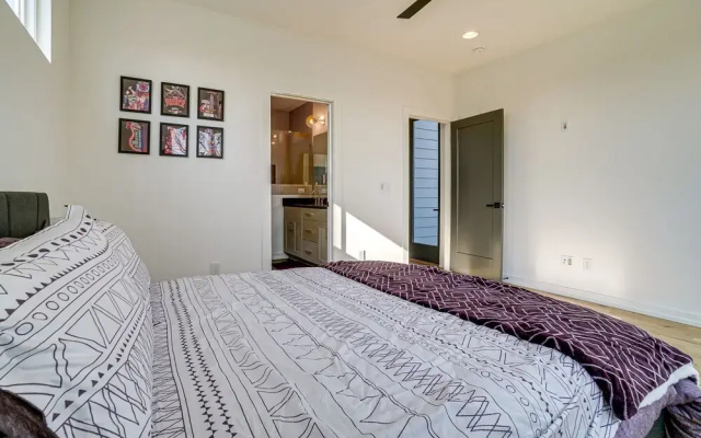photo 2 of Sleek + Modern Nashville Home: Walk to Marathon!