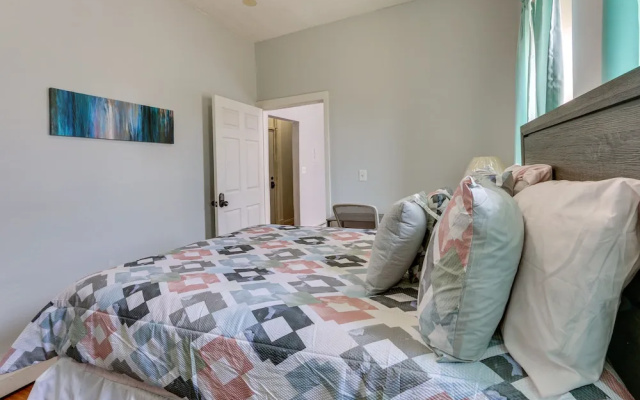 photo 2 of Sleek Newark Vacation Rental 12 Mi to Nyc!