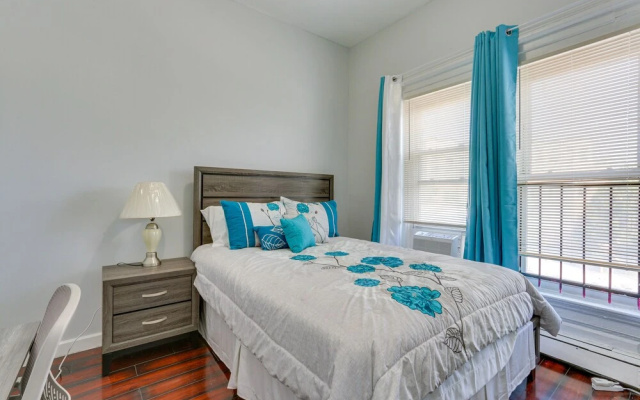 photo 4 of Sleek Newark Vacation Rental 12 Mi to Nyc!