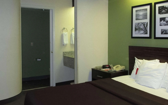 photo 2 of Ramada by Wyndham Albany GA