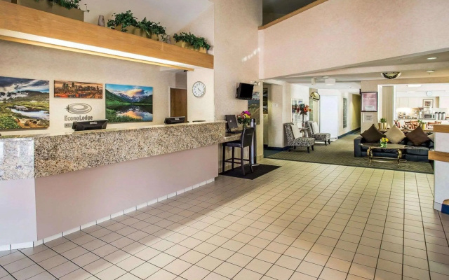 photo 2 of Econo Lodge Denver International Airport