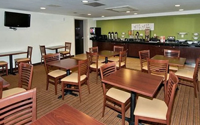photo 3 of Sleep Inn JFK Airport NY 382 Hotel