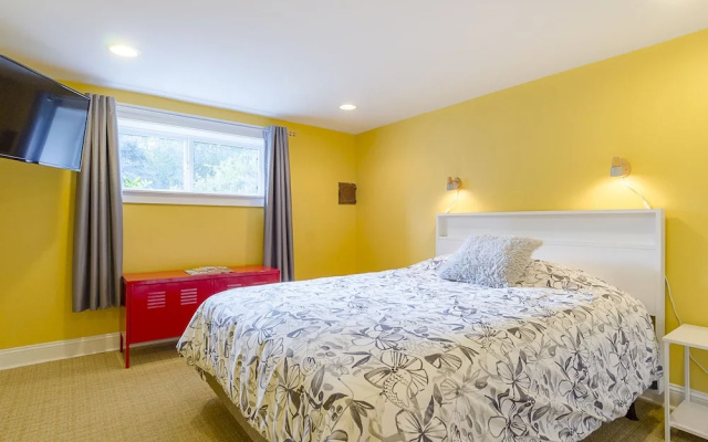 photo 3 of Sleeps 16 Luxurious 6BR Seattle Home