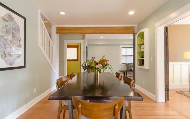 photo 5 of Sleeps 16 Luxurious 6BR Seattle Home