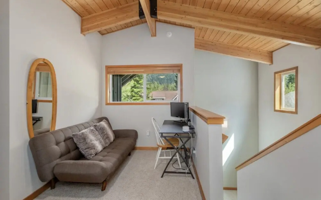 photo 2 of Slice Of Heaven 3 Bedroom Home by NW Comfy Cabins by RedAwning