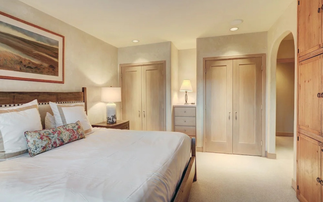 photo 3 of Slopeside Living - 3br 4ba At Pines Lodge 3 Bedroom Condo by RedAwning