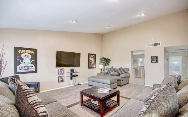photo 4 of SLS Altadena Estate with FREE Heated Pool, Spa, Pool Table & More.