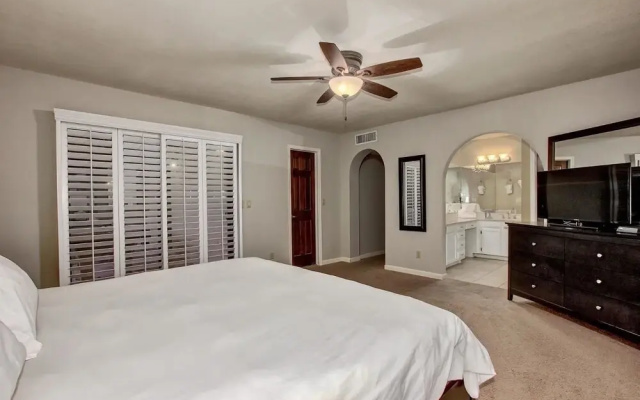 photo 2 of SLS Kathleen Amazing Location with FREE Heated Pool, Spa, Pool Table &