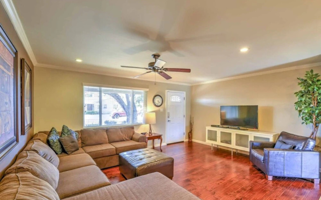 photo 2 of SLS Old Town Diamond Private Renovated Home - Free Heated Pool, Spa, F