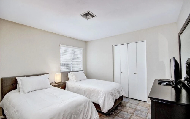 photo 5 of SLS Sandra with FREE Heated Pool, Spa, Pool Table & More.