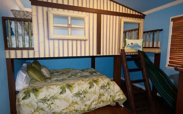 photo 3 of Small World 5 Bedroom Home