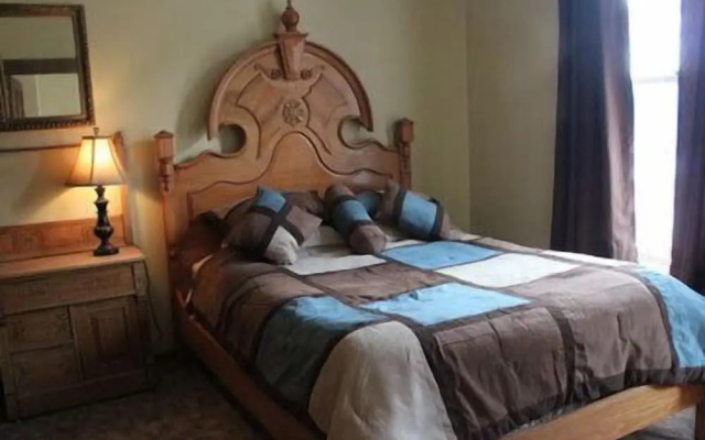 photo 2 of Smedley's Suites