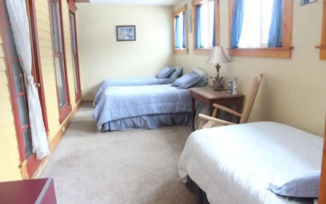 photo 4 of Smedley's Suites