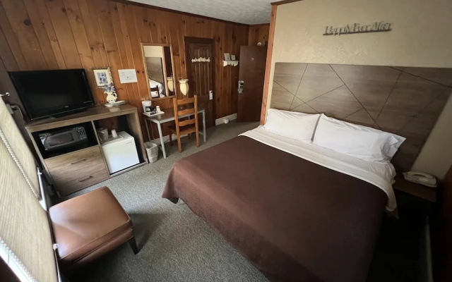 photo 4 of Smoky Falls Lodge
