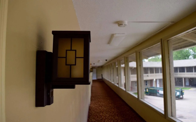 photo 2 of Snelling Motel
