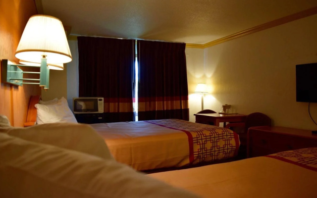 photo 3 of Snelling Motel