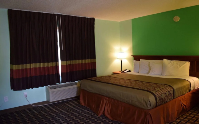 photo 5 of Snelling Motel