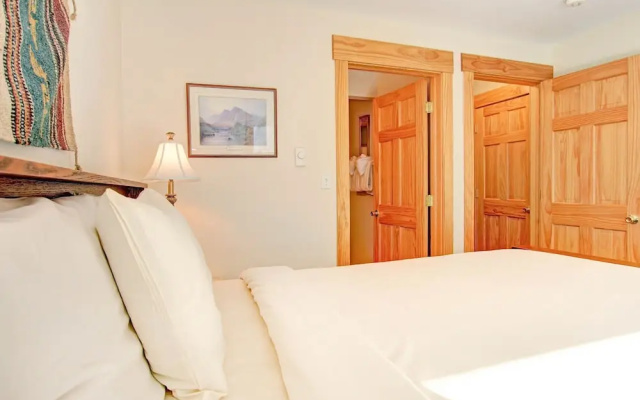 photo 5 of Snowdrift Peak 203 2 Bedroom Condo by RedAwning