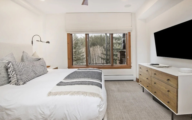 photo 5 of Snowlcoud 203 3 Bedroom Condo by Redawning