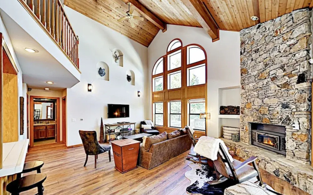 photo 3 of Snowpeak House 4 Bedrooms 3.5 Bathrooms Home