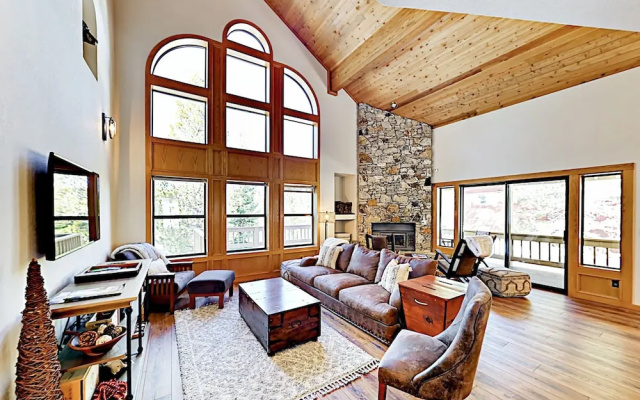 photo 4 of Snowpeak House 4 Bedrooms 3.5 Bathrooms Home