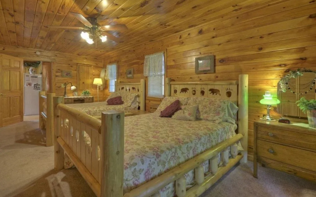 photo 2 of Snuggle Inn & Treehouse