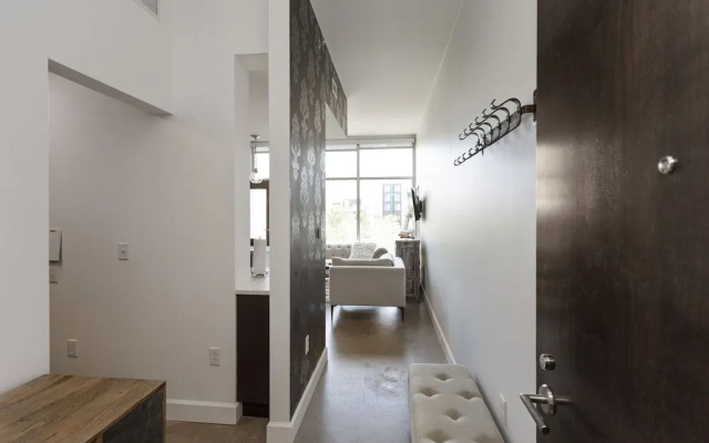 photo 2 of Soak up the Opulent Feel of a Lavish Monochrome Abode