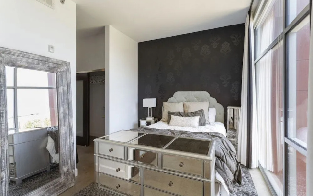photo 4 of Soak up the Opulent Feel of a Lavish Monochrome Abode