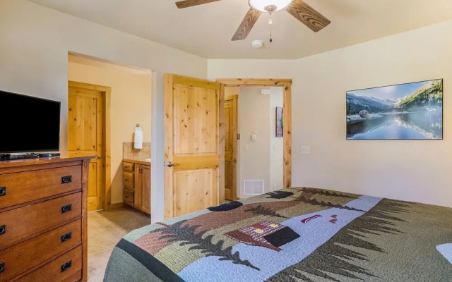 photo 4 of Solitude Bobcat #5- Estes Park 2 Bedroom Condo by RedAwning