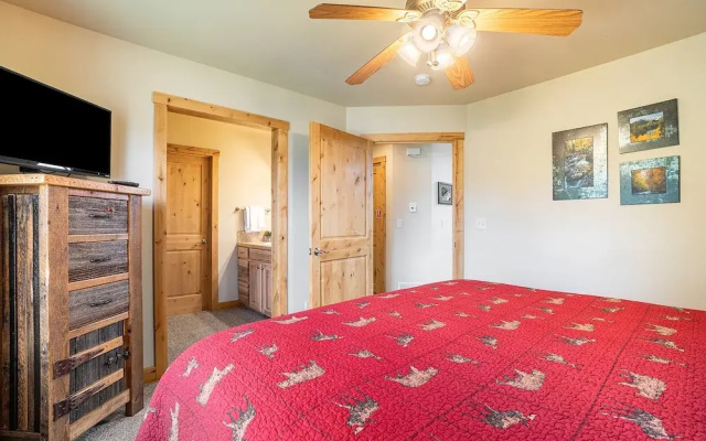 photo 4 of Solitude Bobcat #6 - Estes Park 2 Bedroom Condo by RedAwning