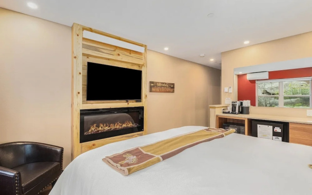 photo 5 of Solitude Fern Lake 202 - Estes Park 1 Bedroom Studio by RedAwning