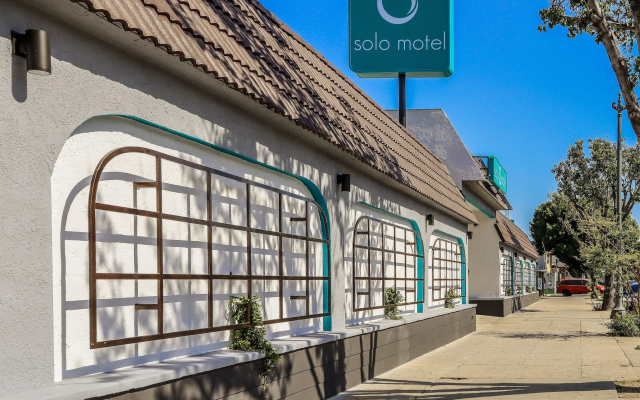 photo 2 of Solo Motel - Broadway