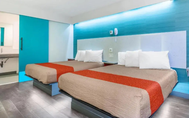 photo 5 of Solo Motel - Broadway