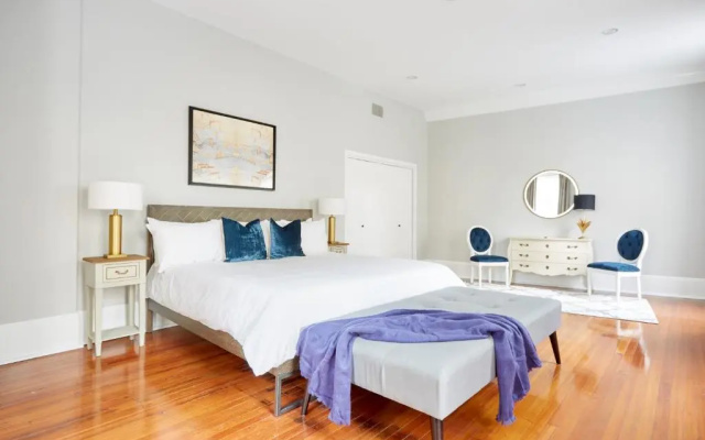 photo 2 of Sonder Baronne Manor