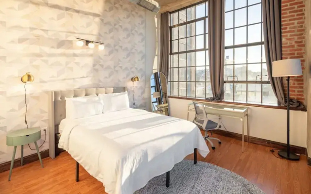 photo 3 of Sosuite 3BR Apt w Balcony, W/d, Gym, On-site Bar