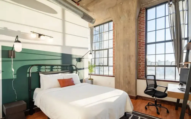 photo 5 of Sosuite 3BR Apt w Balcony, W/d, Gym, On-site Bar