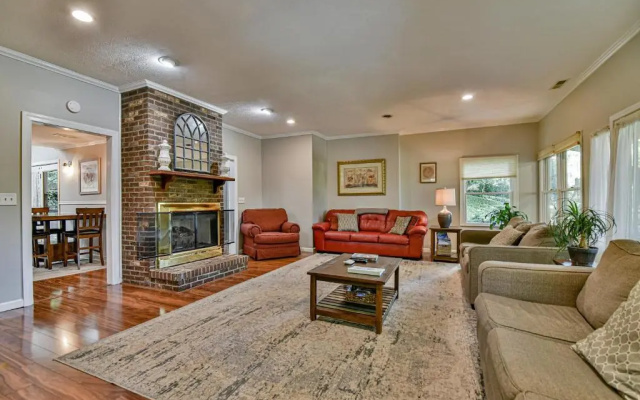 photo 3 of South Asheville home with hot tub just 11 miles to downtown