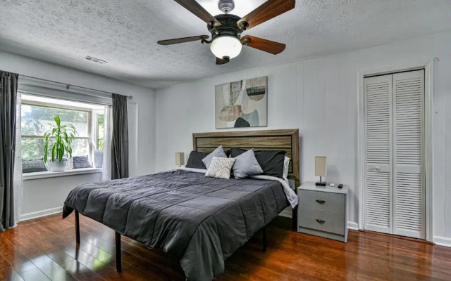 photo 4 of South Asheville home with hot tub just 11 miles to downtown
