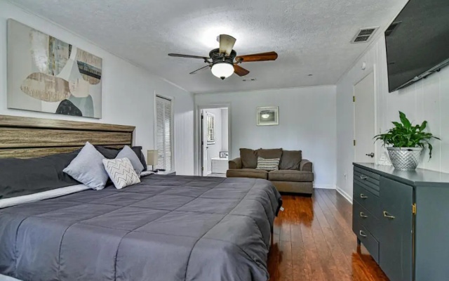photo 5 of South Asheville home with hot tub just 11 miles to downtown