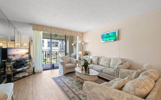 photo 3 of South Beach 302 by Vtrips