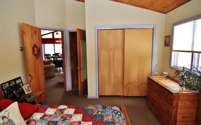 photo 4 of South Londonderry Home, Walk to Magic Mtn Ski Area