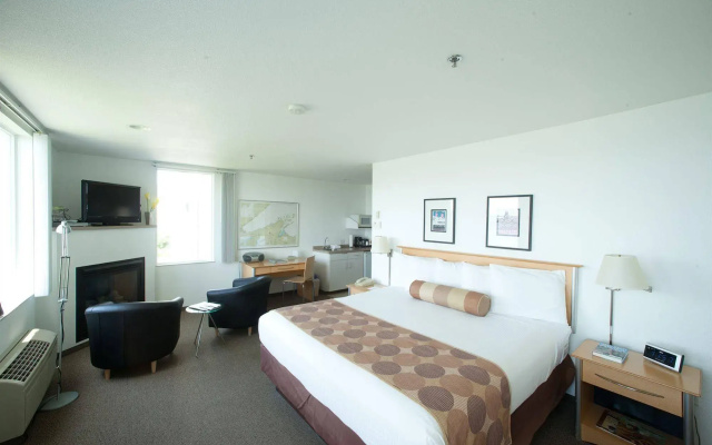 photo 2 of South Pier Inn
