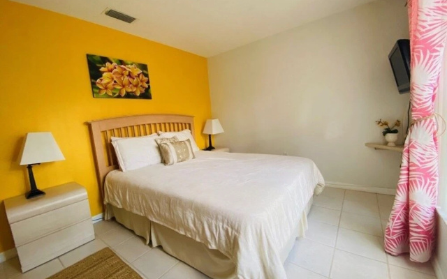photo 3 of Southern Comfort Right At Home! South Facing Pool! 3 Bedroom Villa by RedAwning